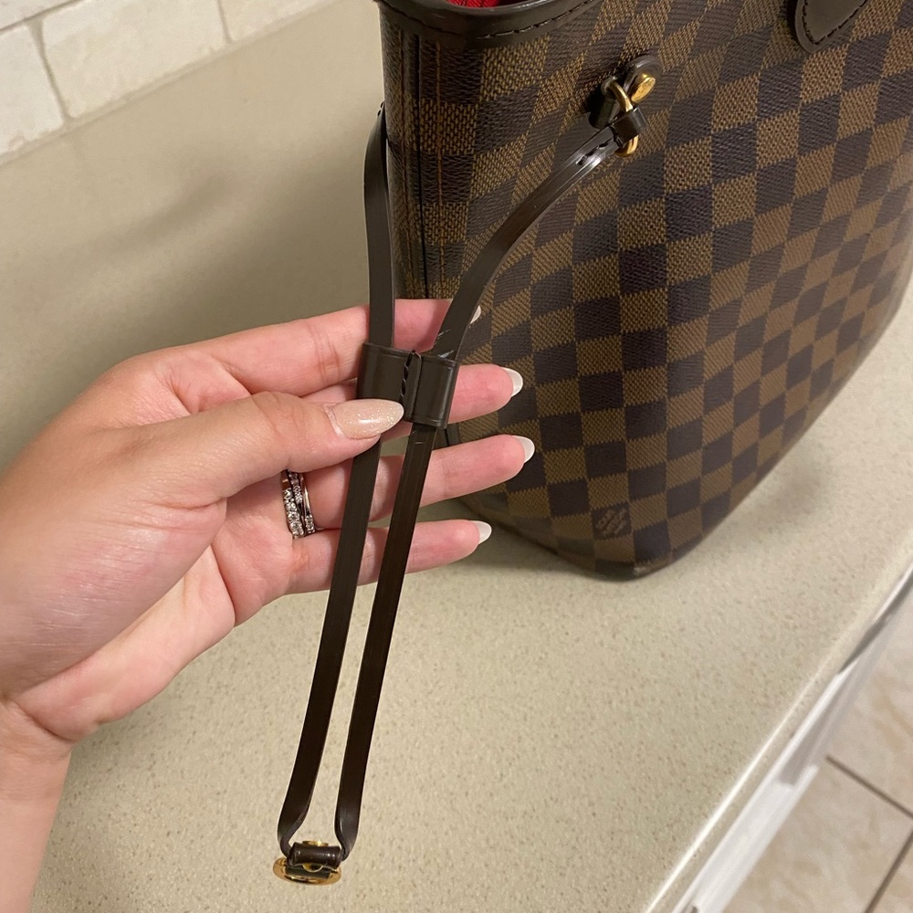 Louis Vuitton Neverfull - Picture 7 of 16